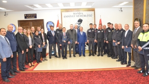 Başarılı personel belgelerini aldı