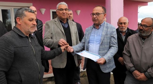 Başkan Akın,kamulaştırdı tapusunu ve anahtarı muhtara teslim etti