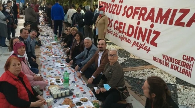CHP'li gençlerden 200 kişilik yeryüzü iftar sofrası
