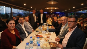 CHP'li siyasetçiler iftarda bir araya geldi