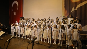 Çocuklar dinleyenleri 'mest'etti