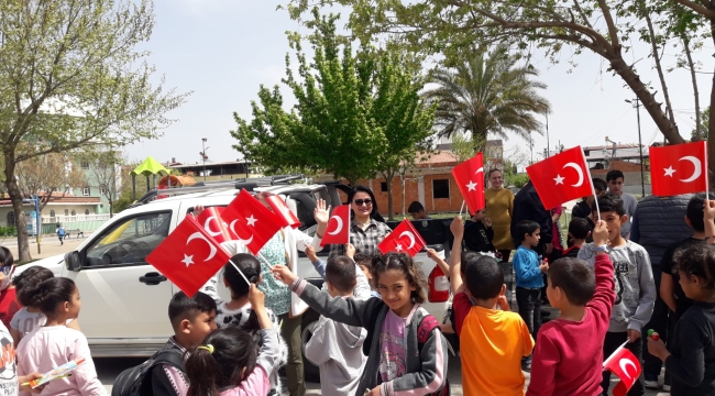 Çocuklara CHP'li kadınlardan 23 nisan hediyesi