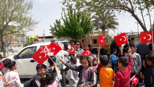 Çocuklara CHP'li kadınlardan 23 nisan hediyesi