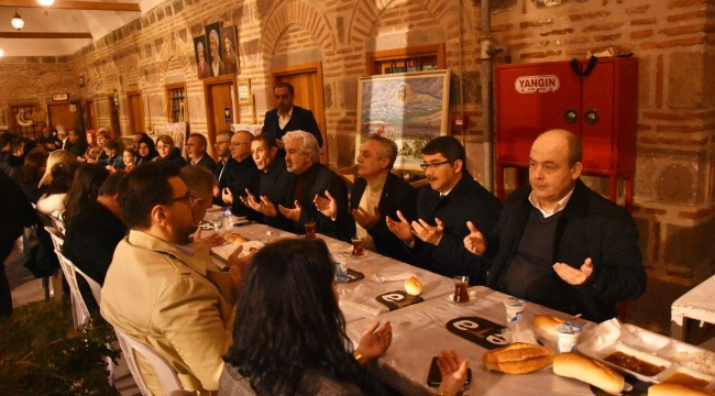 Cumhur ittifakı partilerin yöneticileri iftarda buluştu