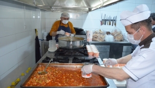 Demirci'de yoksul bakıma muhtaç 77 aileye yemek yardımı