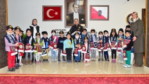 Emniyet müdürü Uslusoy'un minik ziyaretçileri