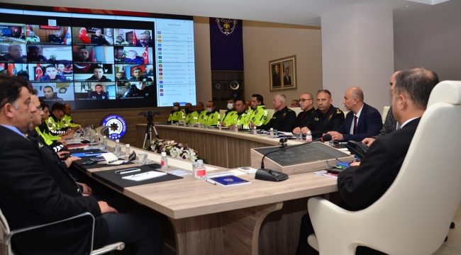 Emniyette aylık değerlendirme toplantısı