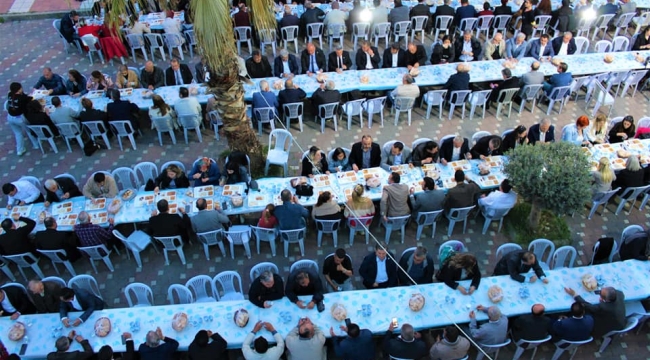 İYİ partililer iftarda bir araya geldi