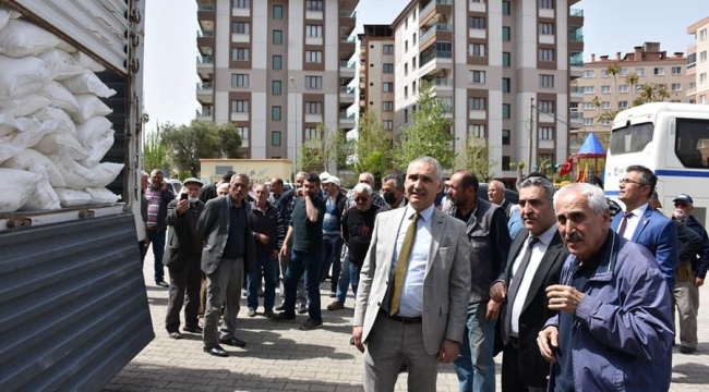 Arı yetiştiricilerine besleme şeker dağıtıldı