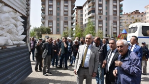 Arı yetiştiricilerine besleme şeker dağıtıldı