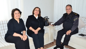 Müdür ve eşinden şehit ailelerine ziyaret