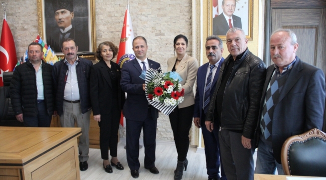 Muhtarlar Müdür Uslusoy'u ziyaret etti.
