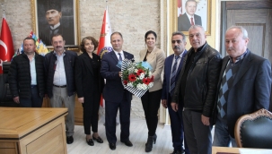 Muhtarlar Müdür Uslusoy'u ziyaret etti.