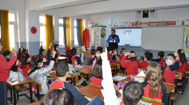 Öğrencilere polislik mesleği tanıtımı eğitimi