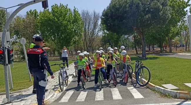 Öğrencilere trafik eğitimi