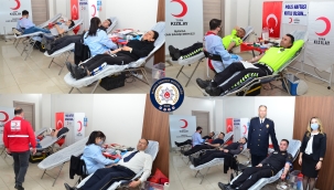 Polis' ten Kızılay kan bağışı