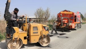 Turgutlu belediyesi'nden yollarda yama çalışması