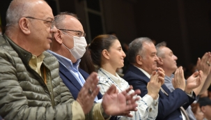 vali Karadeniz basket maçı izledi