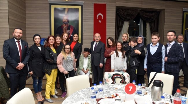 Vali Karadeniz ve eşi engelliler iftarına katıldı