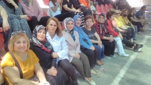 AKP kadın kolları kiraz festivalinde 