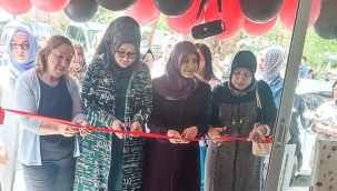 AKP'li kadınlar işyeri açılışına katıldı
