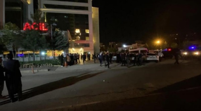 Diyarbakır'da yaylı ateşine tutulan otomobilde 3 kişi öldü