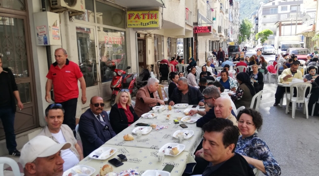GP'liler düzenledikleri kahvaltıda roman vatandaşlarla buluştu