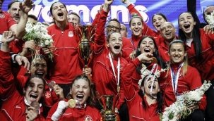 Kadın boksörlerimiz madalyaları topladı