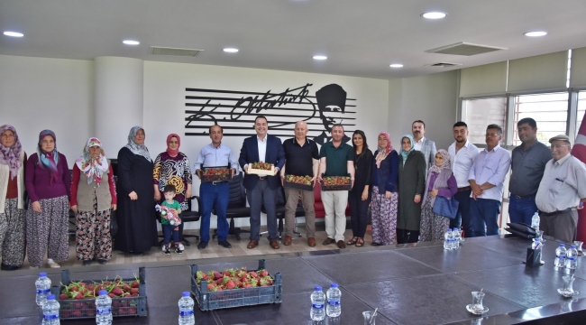Kadın çiftçiler ilk hasatlarını Dutlulu ile paylaştı