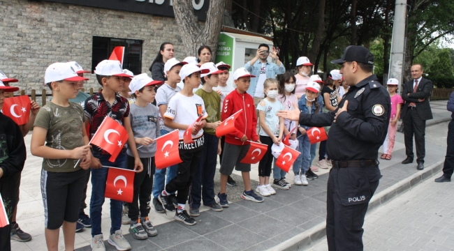 Öğrencilere "yayalar için 5 adımda güvenli trafik"eğitimi
