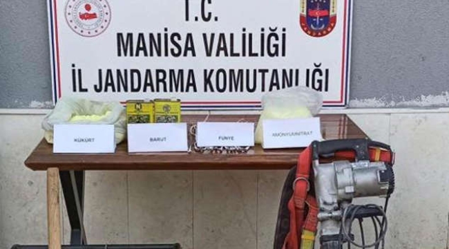 Salihli'de kaçak kazı yapan iki kişi yakalandı