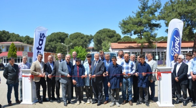 Salihli meslek lisesi'ne sıfır kilometre araç bağışı