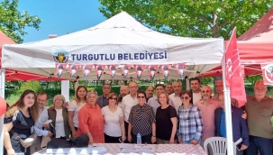 Turgutlu'da anneler günü kutlaması