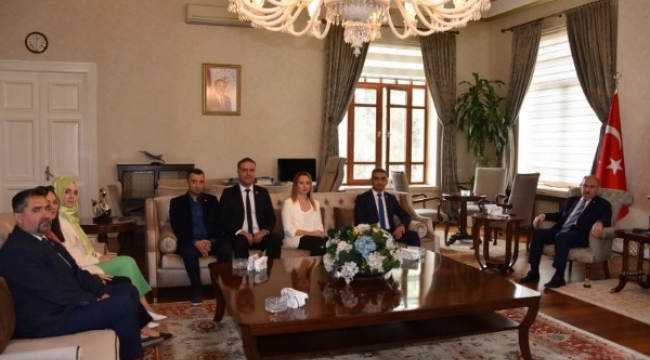 Vali Karadeniz eczacıların eczacılık gününü kutladı