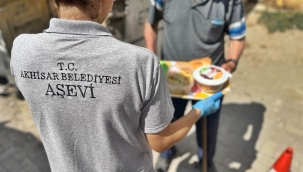 Akhisar aşevinde yoksullar için kazanlar kaynıyor