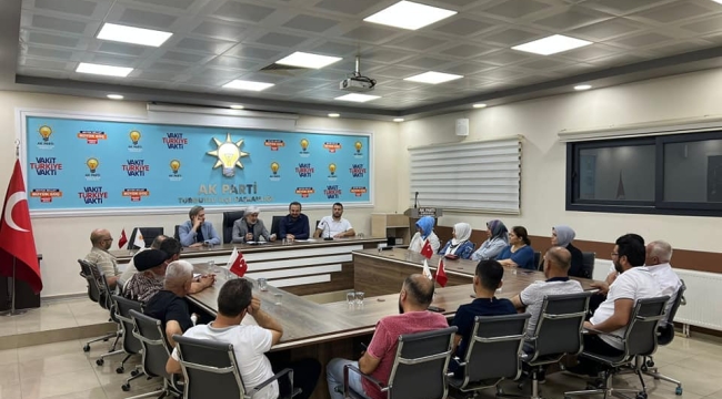 AKP il başkanı Hızlı, Turgutlu ve Kırkağaç'ta