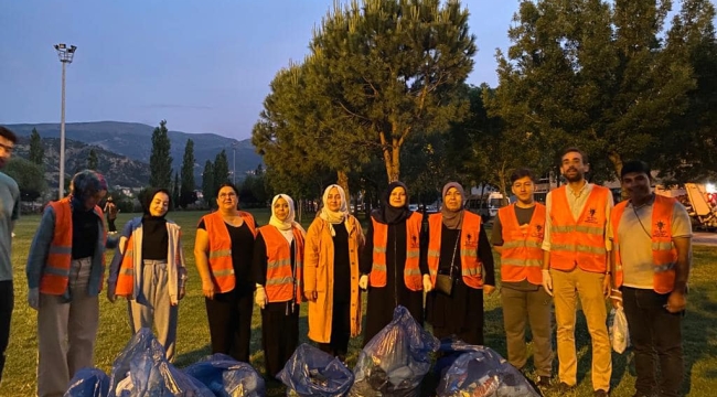 AKP kadın yöneticiler çevre temizliğine katıldı