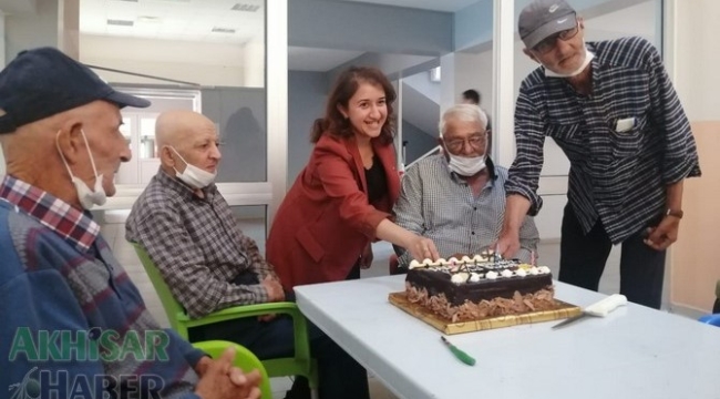 AKP'li kadınlar babalar günü kutlaması