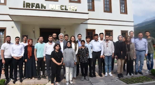 AKP yöneticileri geçlerle bir araya geldi