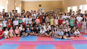 Alaşehir'de çocuklar karate kursuna koştu