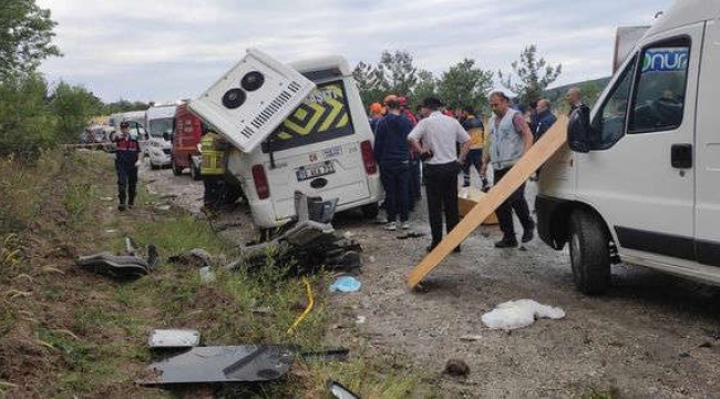 Balıkesir'de trafik kazası 7 kişi yaşamını yitirdi