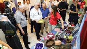 Başkan Bilgin yıl sonu sergisini gezdi