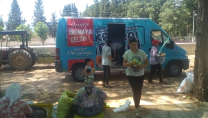 Belediyenin işçileri serinleten ikramı