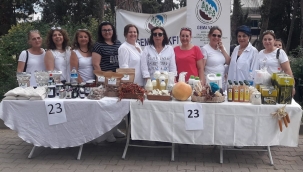 CHP'li kadınlar sergiyi gezdi