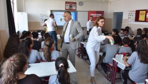 Dünya süt gününde müdür Öztürk, çocukları süt içmeye çağırdı