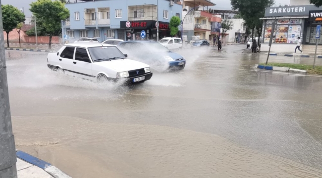 Evlerini su basan vatandaşları belediye isyanı