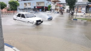 Evlerini su basan vatandaşları belediye isyanı