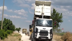 Saruhanlı 'da arazi yol çalışması