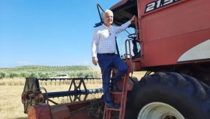 Saruhanlı 'da yoksul vatandaşlara un dağıtımı