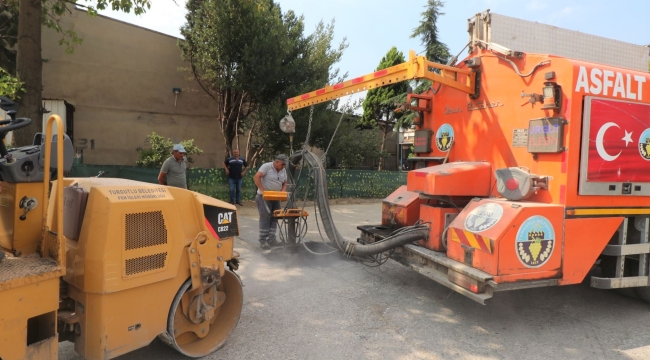 Turgutlu'da bir ilk soğuk asfalt yama makinası iş başında